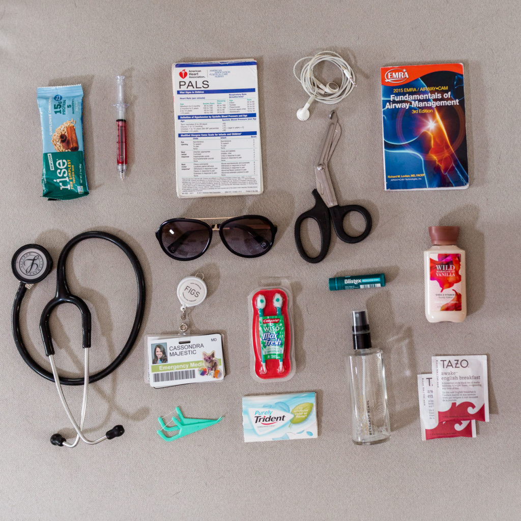 10 Essentials You Should Carry In Your Handbag | Vaya